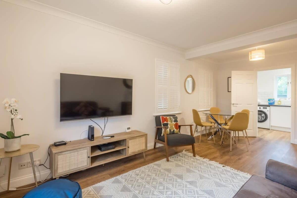 Lovely 1 Bed Apartment With Free Parking & Garden เคมบริดจ์ ภายนอก รูปภาพ